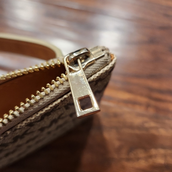 Michael Kors belt bag - Picture 3 of 9